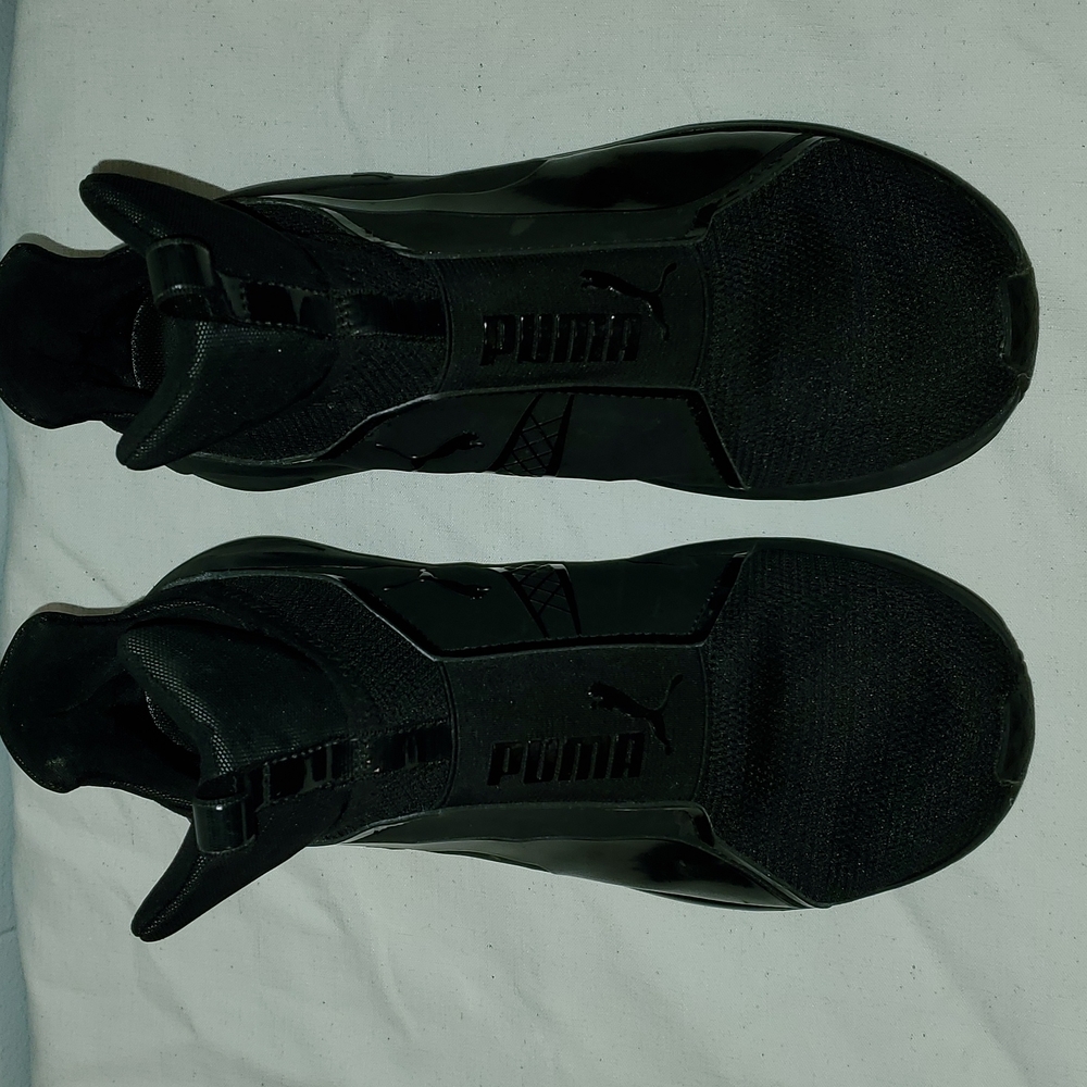 Women's Puma size 7.5 tennis shoes